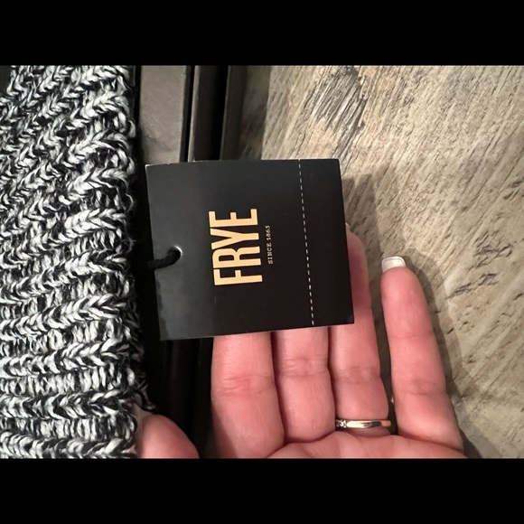 NEW Frye 🌟 Black Marbled Beanie and Card Case 🎁 Gift Set - Picture 6 of 6
